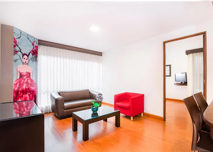 Lloyds Apartasuites Parque 93