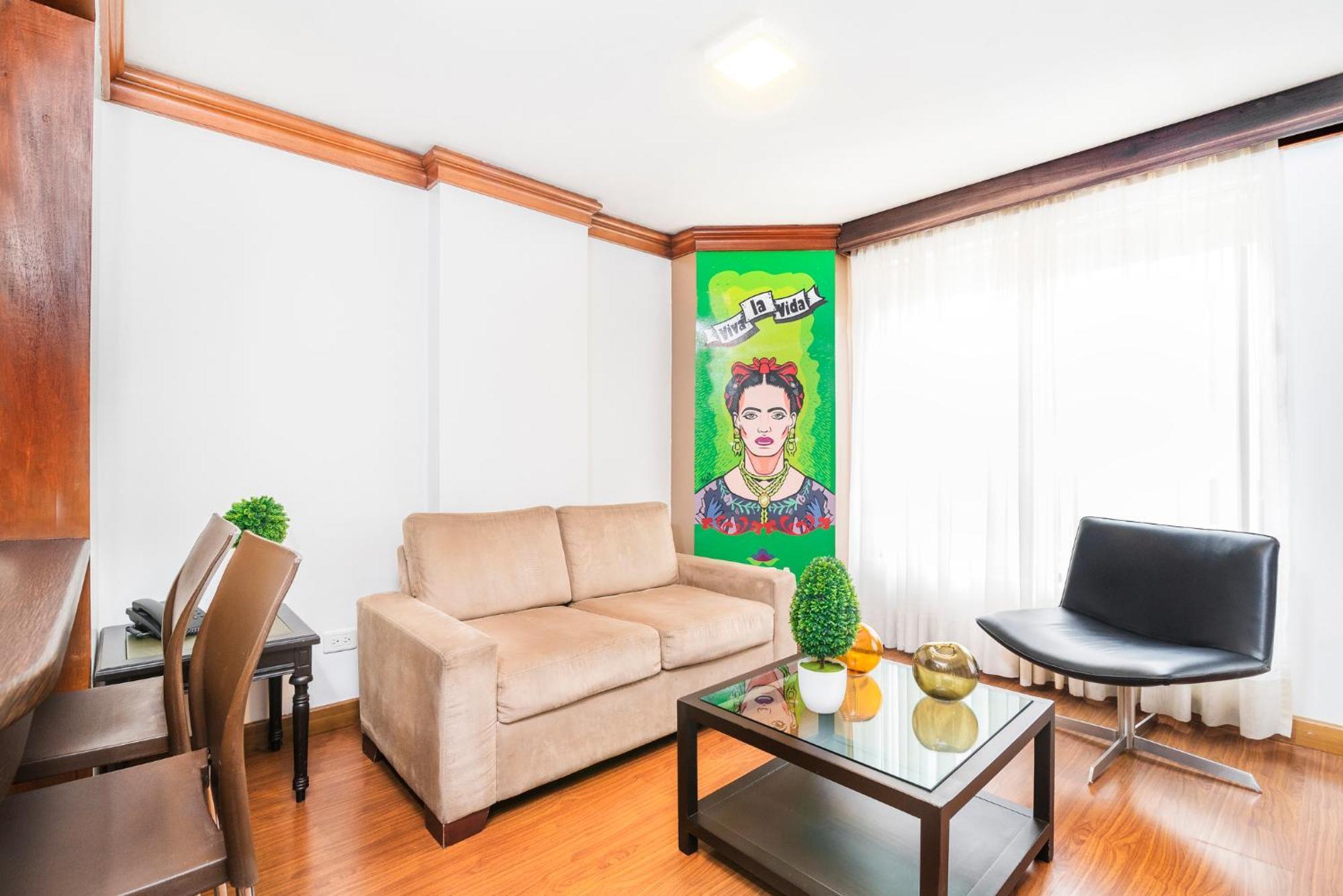 Apartahotel Lloyds Apartasuites Parque 93