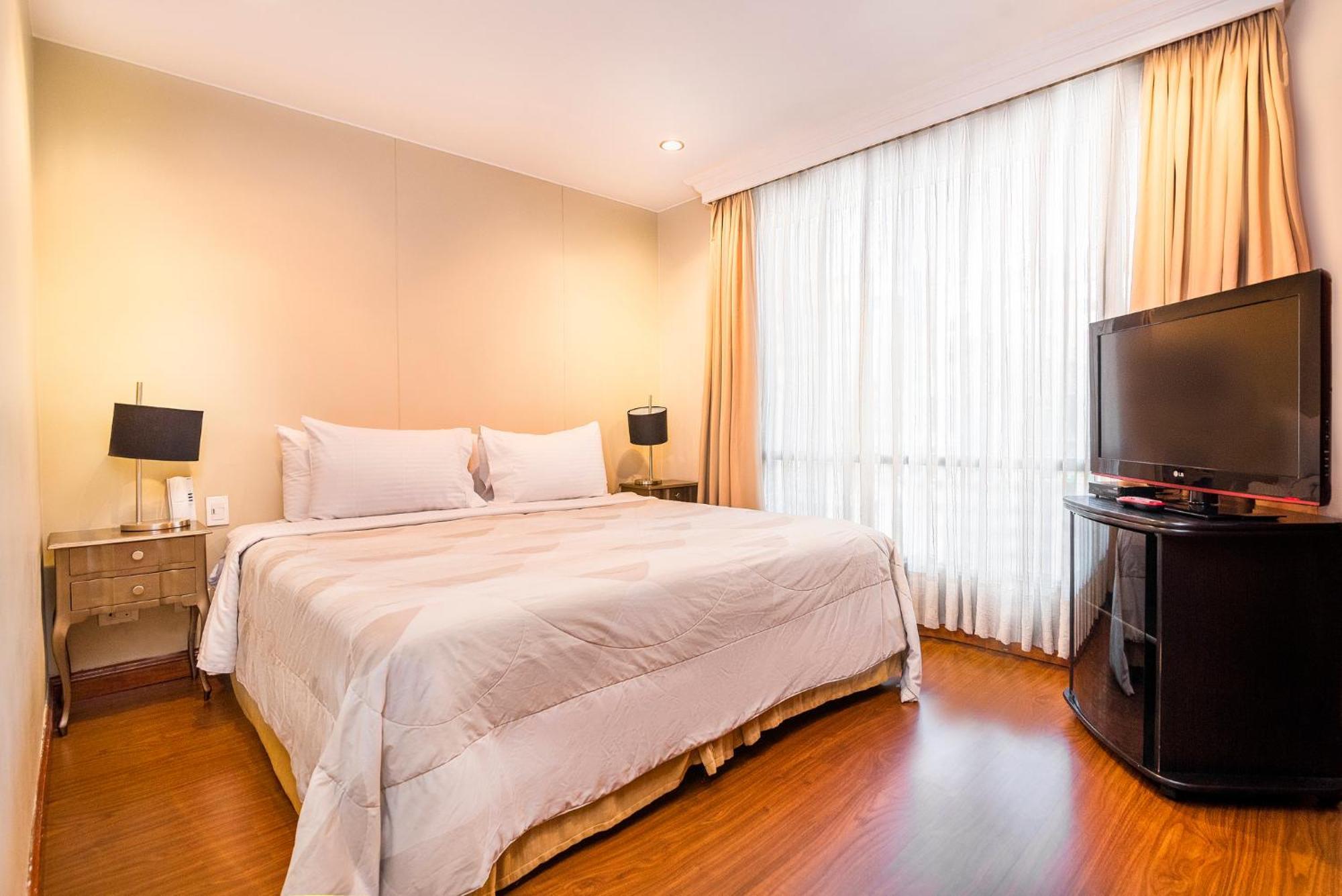 Apartahotel Lloyds Apartasuites Parque 93 4*