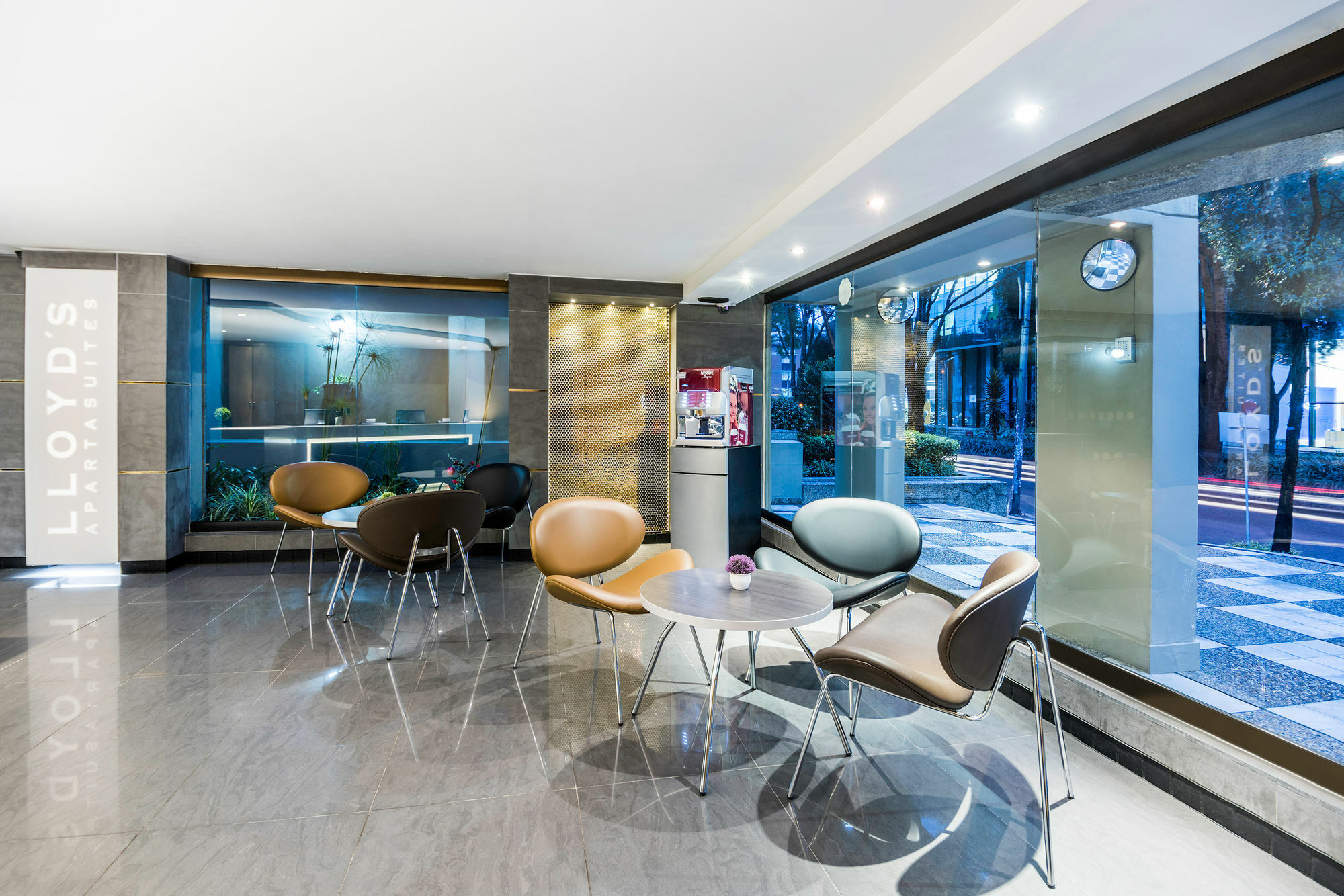 Lloyds Apartasuites Parque 93 Apartahotel 4*