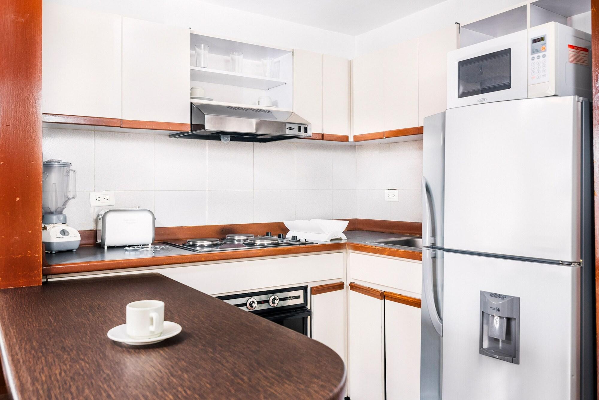 Apart-hotel Lloyds Apartasuites Parque 93