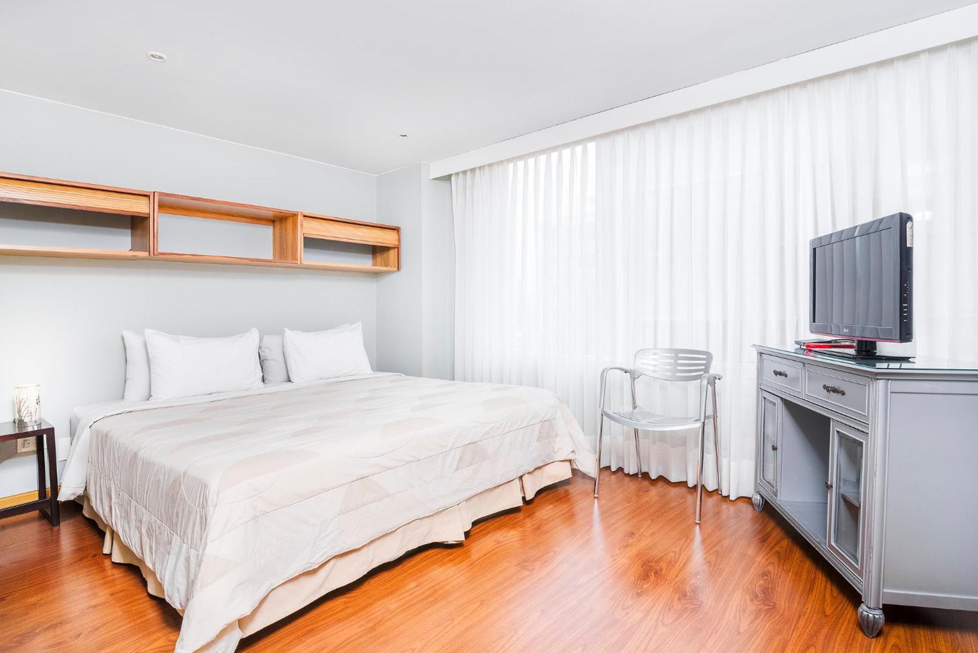 Lloyds Apartasuites Parque 93 Apart-hotel
