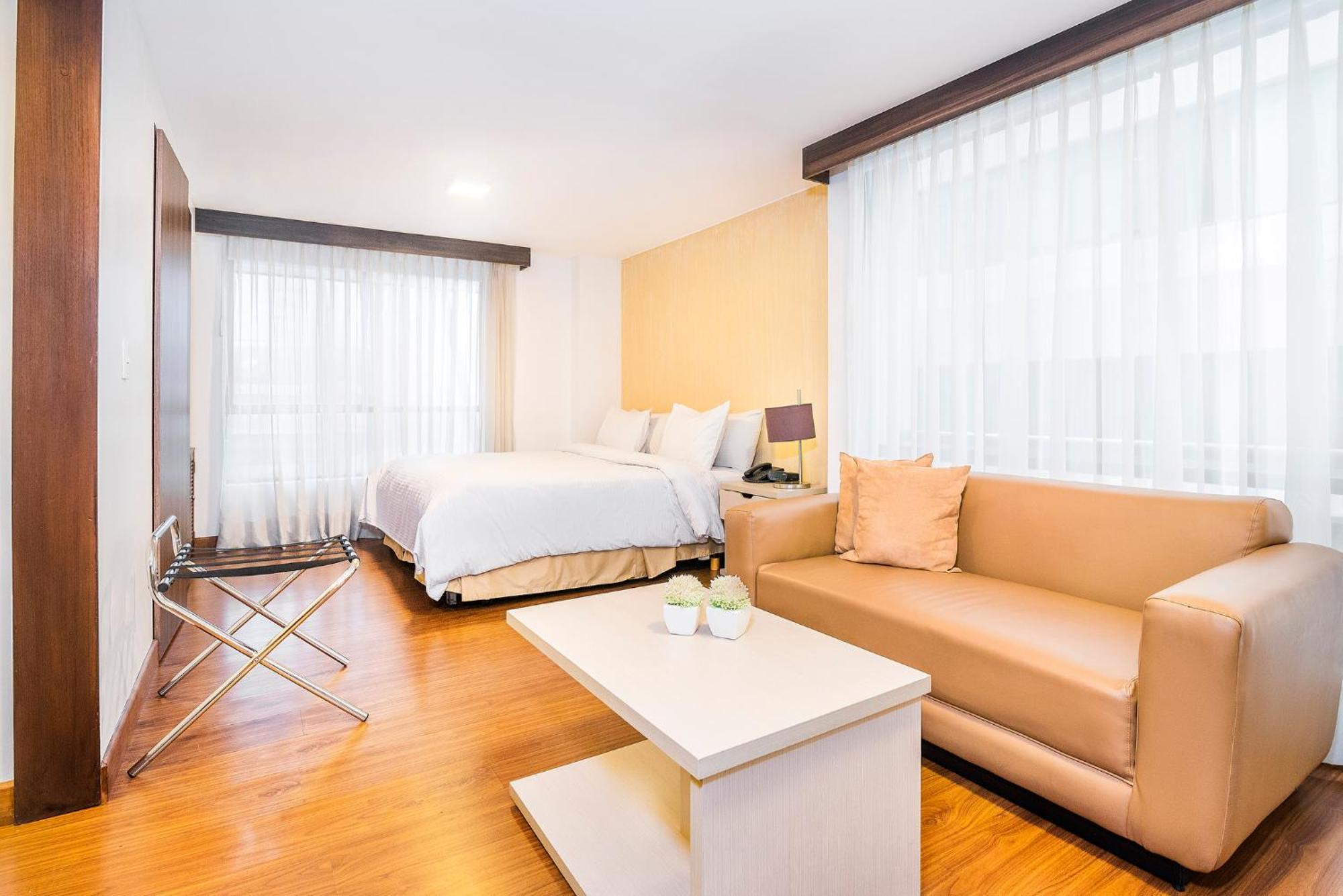 Lloyds Apartasuites Parque 93 Apart-hotel