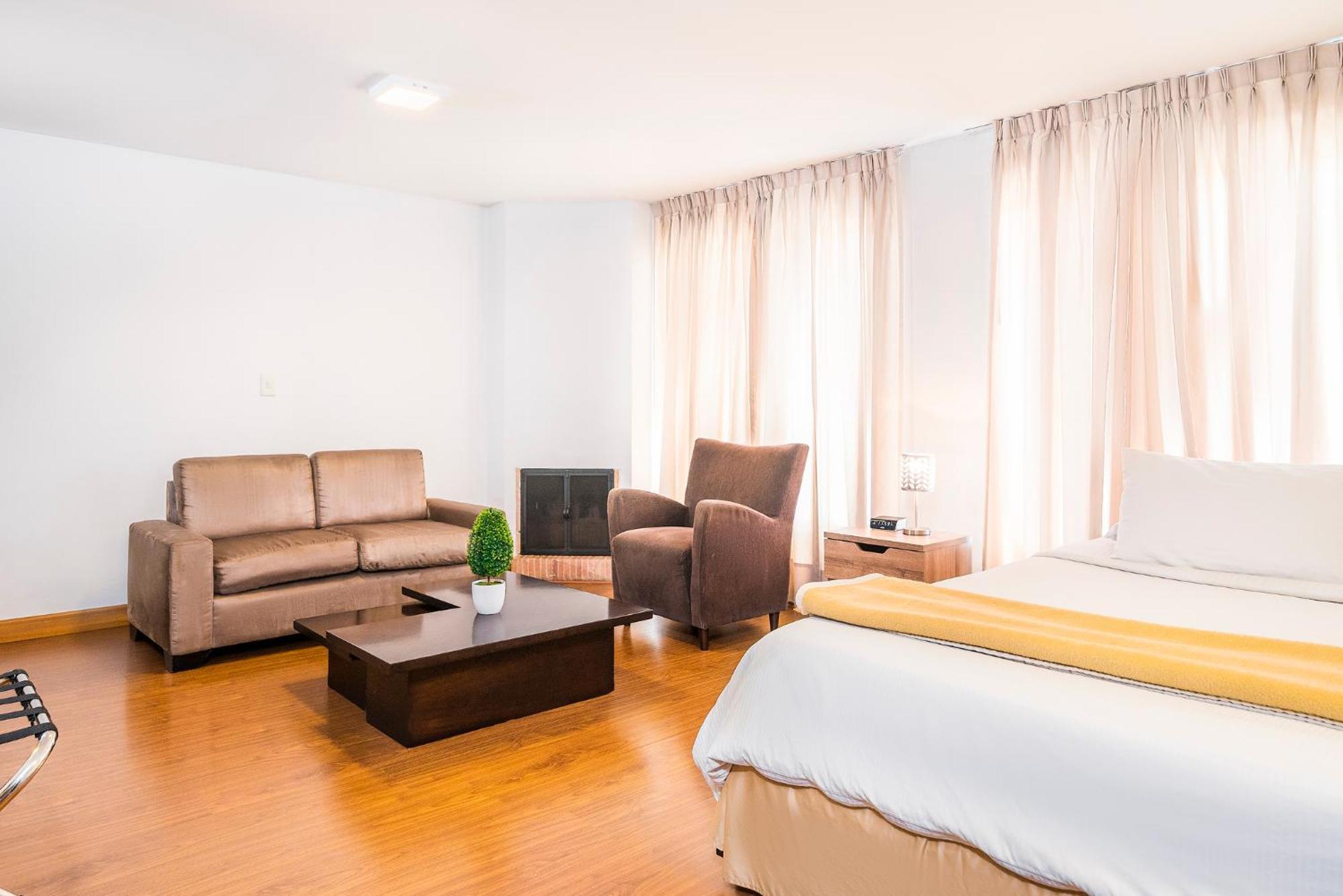 Apart-hotel Lloyds Apartasuites Parque 93