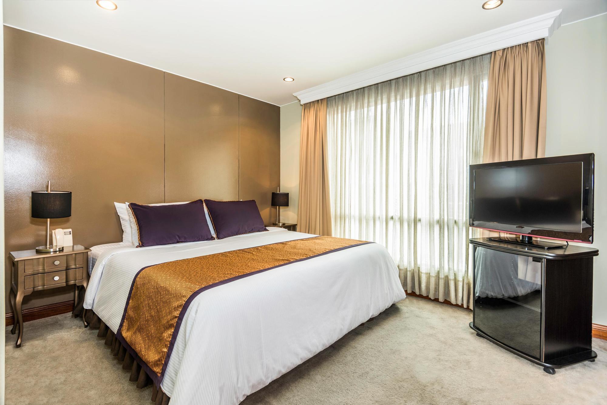 Apart-hotel Lloyds Apartasuites Parque 93 4*
